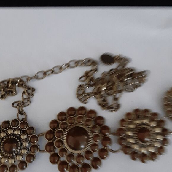 Chico’s Gold Tone Chain Link Belt Floral Medallion Cabochon Boho Hip Waist - Picture 3 of 3